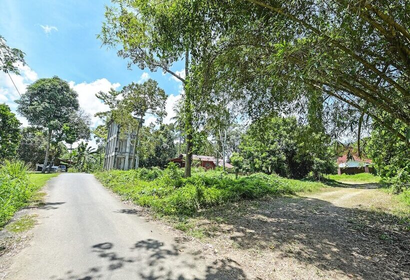 בית מלון כפרי Oyo 90640 D Village River & Cafe Chalet