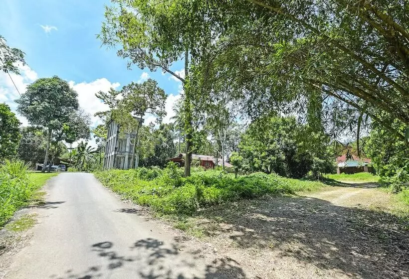 Hotelli Oyo 90640 D Village River & Cafe Chalet