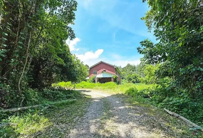 Hotelli Oyo 90640 D Village River & Cafe Chalet