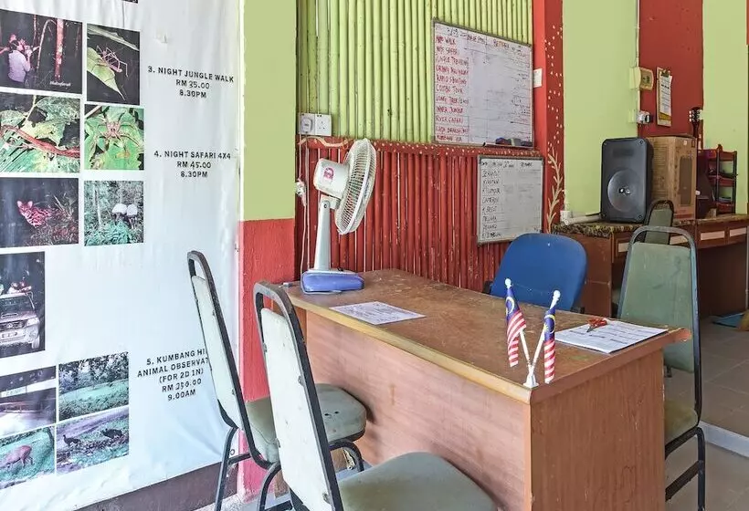 Hotelli Oyo 90640 D Village River & Cafe Chalet