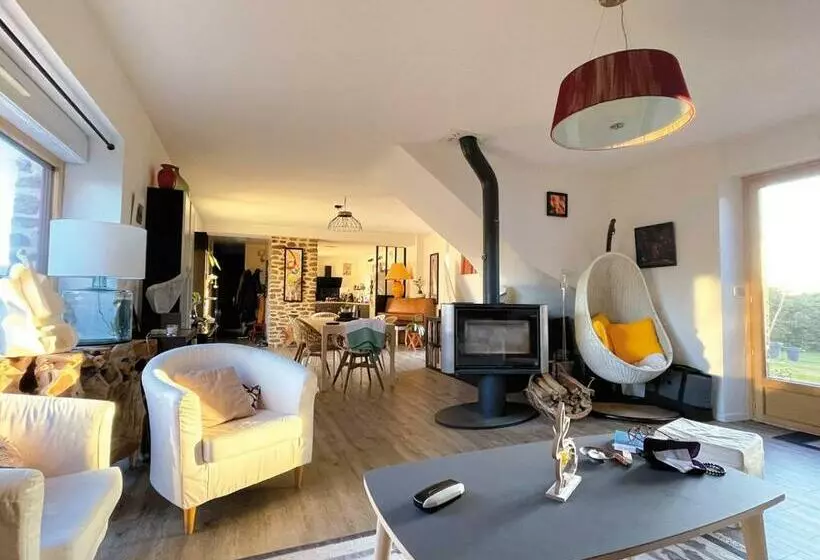 Aamiaismajoitus (B&B) Chambres D Hôtes Saint Hélen