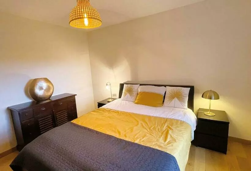 Aamiaismajoitus (B&B) Chambres D Hôtes Saint Hélen