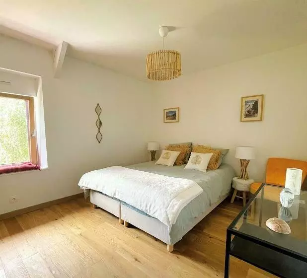 Aamiaismajoitus (B&B) Chambres D Hôtes Saint Hélen