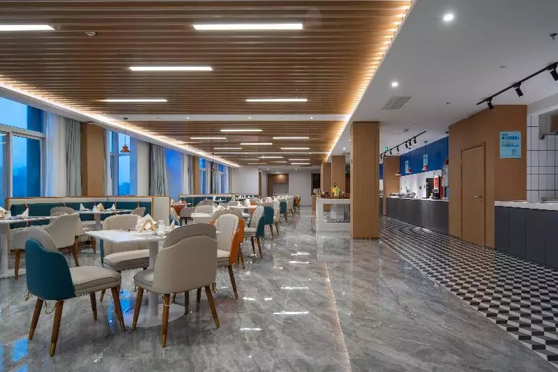 Hotelli Holiday Inn Express Zhengzhou Guancheng By Ihg