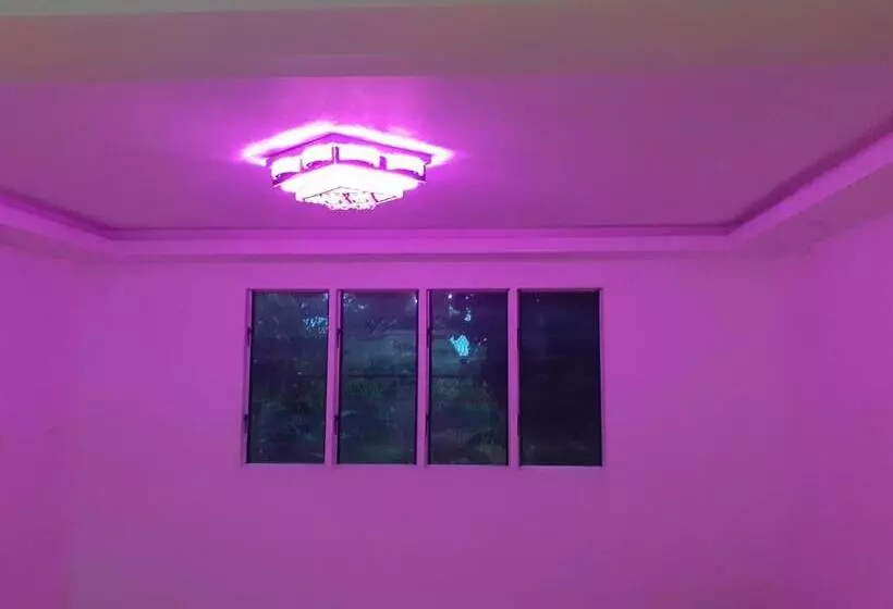 هتل Single Room With Shared Kitchen And Living Room