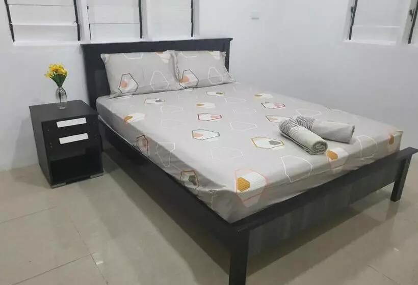 هتل Single Room With Shared Kitchen And Living Room