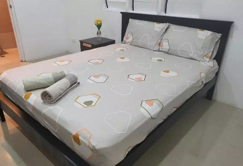 هتل Single Room With Shared Kitchen And Living Room