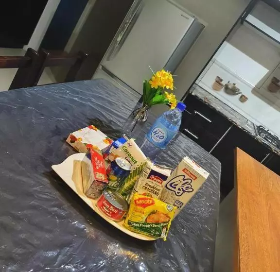 هتل Single Room With Shared Kitchen And Living Room