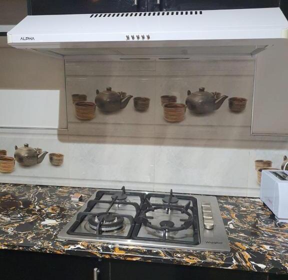 فندق Single Room With Shared Kitchen And Living Room