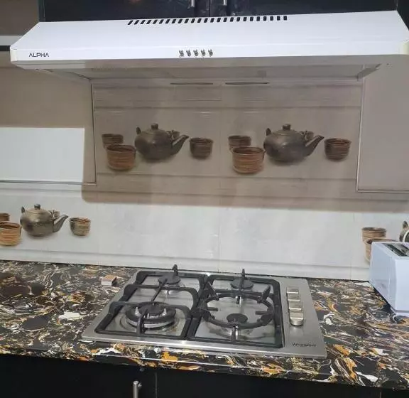 هتل Single Room With Shared Kitchen And Living Room