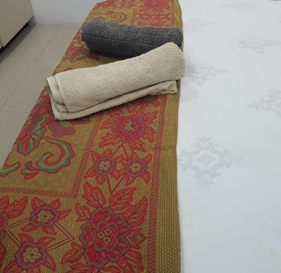 فندق Single Room With Shared Kitchen And Living Room