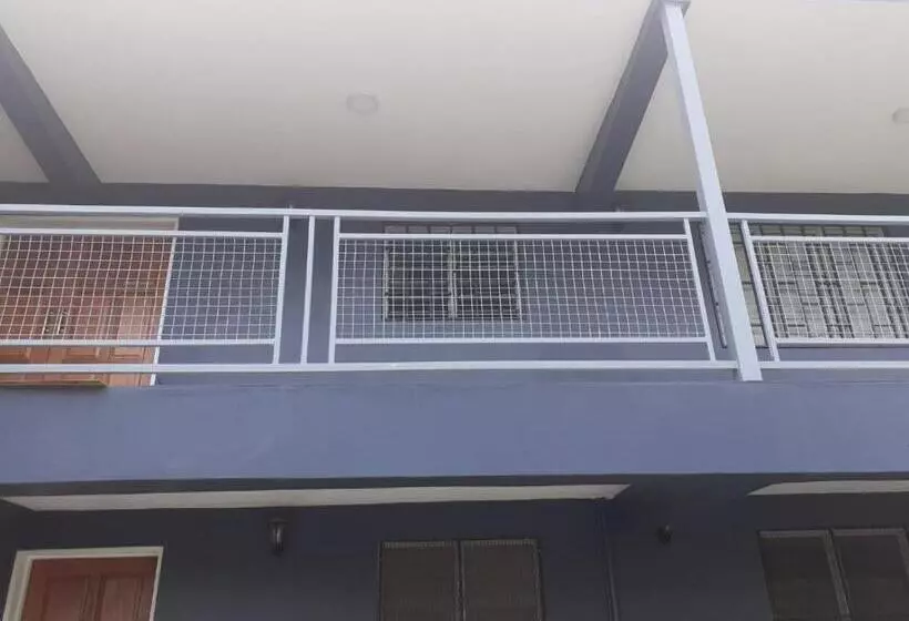هتل Single Room With Shared Kitchen And Living Room