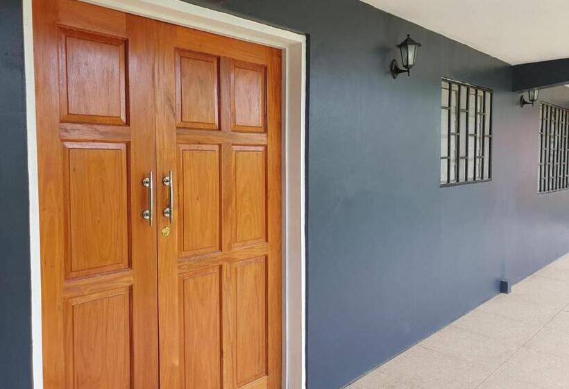 فندق Single Room With Shared Kitchen And Living Room