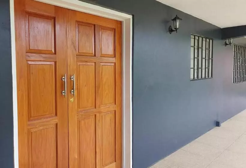 هتل Single Room With Shared Kitchen And Living Room