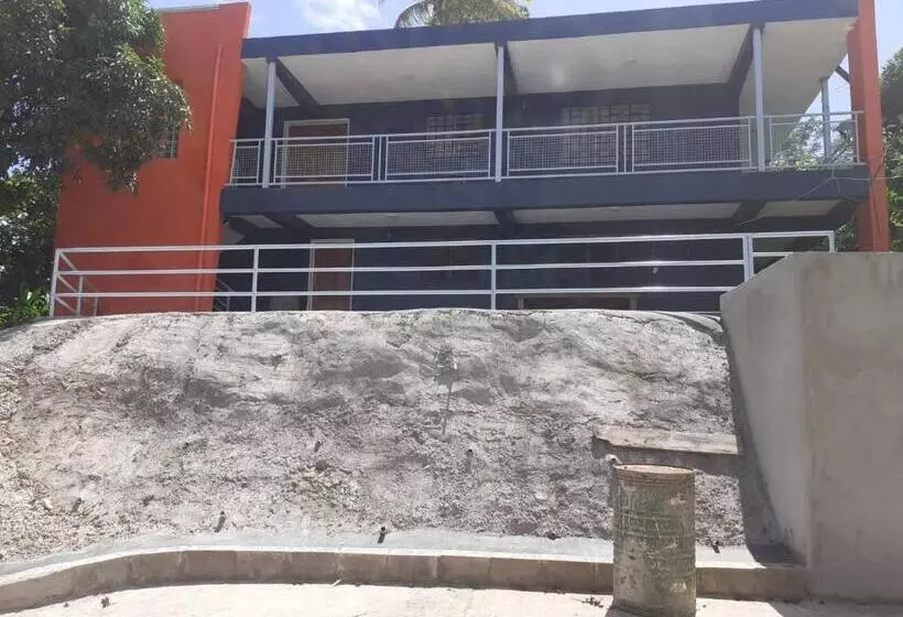 هتل Single Room With Shared Kitchen And Living Room