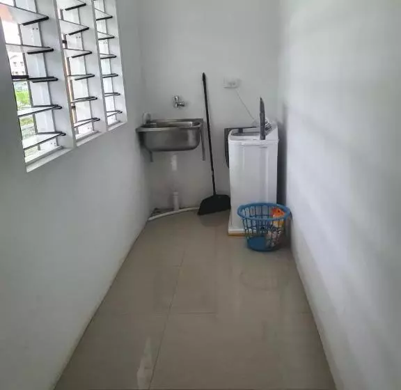 هتل Single Room With Shared Kitchen And Living Room