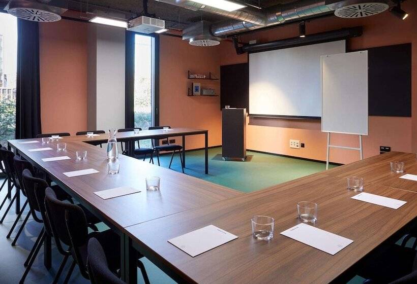 هتل The Social Hub Barcelona Poblenou