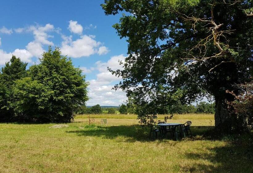 بنسيون Aux Chambres Du Chadoux De Chateaubourg