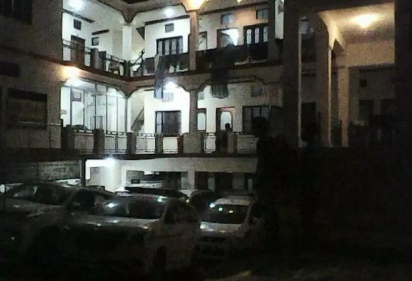 Aamiaismajoitus (B&B) Blue Pine Tourist Lodge By Stayapart , Sitapur 7 Kms Short Of Gaurikund