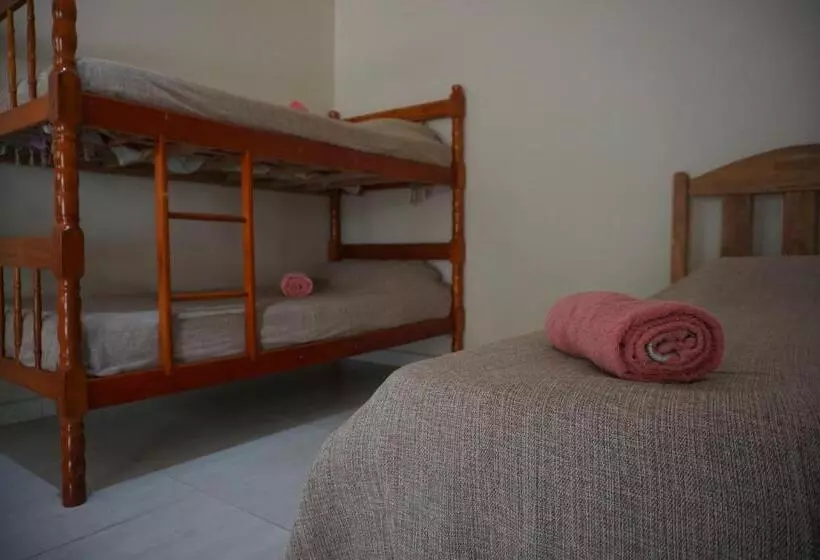 ユースホステル Casa Das Irmãs   Só Mulheres   Women Only