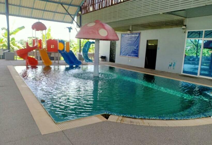 ホテル Capital O 75412 V Resort