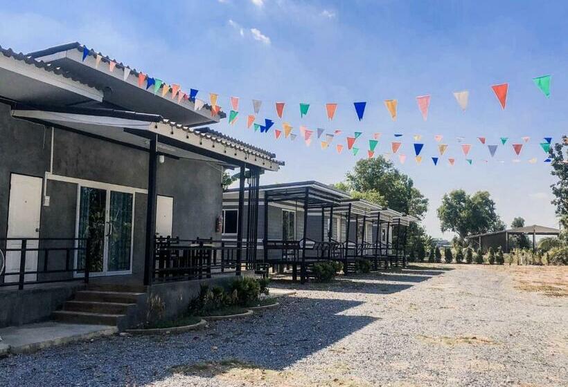 ホテル Capital O 75412 V Resort