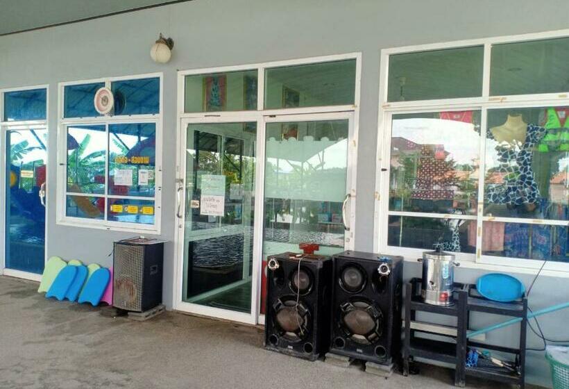 ホテル Capital O 75412 V Resort