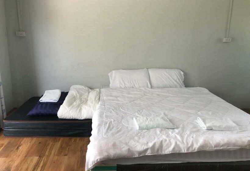 ホテル Capital O 75412 V Resort