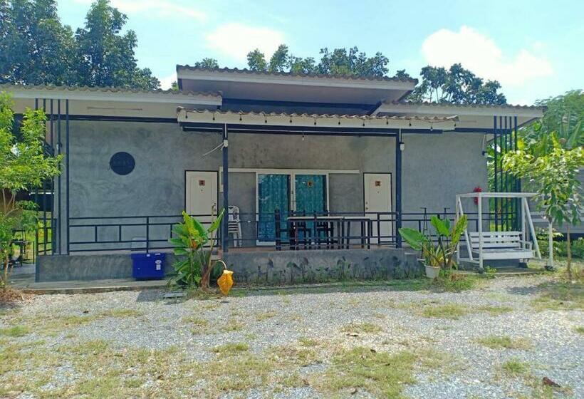 ホテル Capital O 75412 V Resort