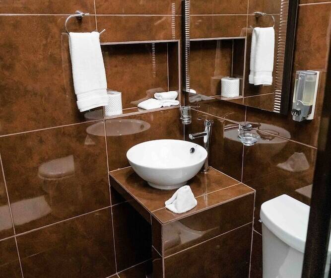 Отель Naomi City Center