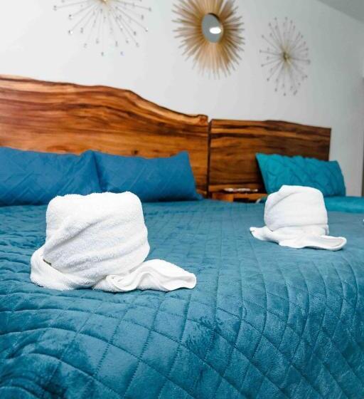 Отель Naomi City Center