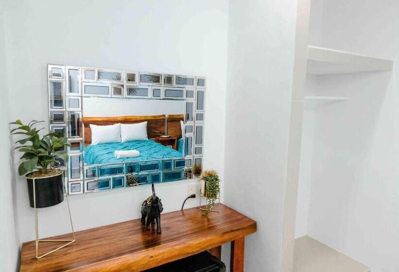 Отель Naomi City Center