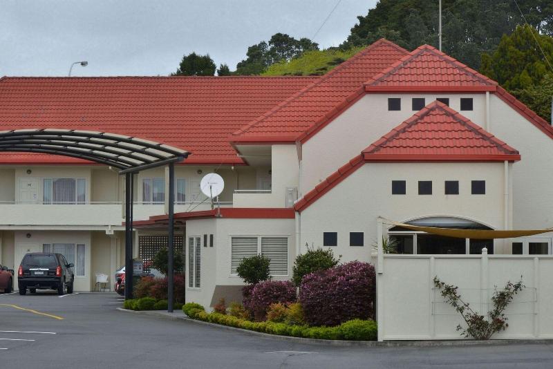 Brougham Heights Motel