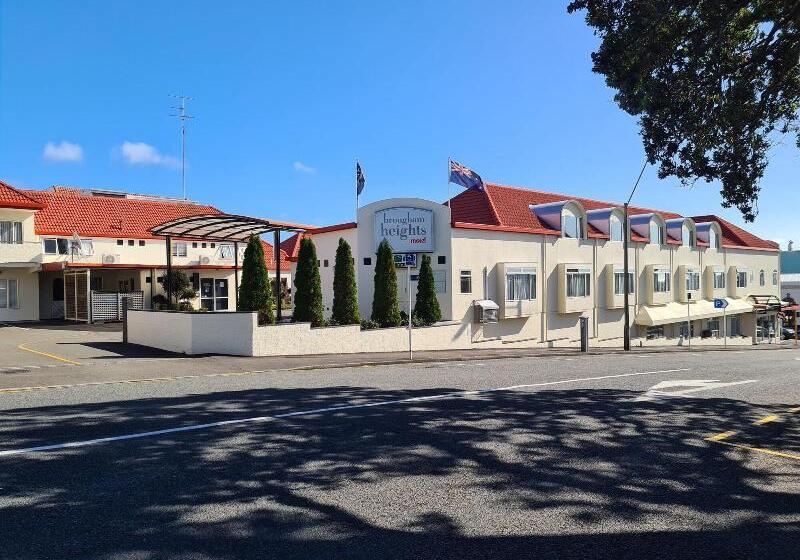 Brougham Heights Motel