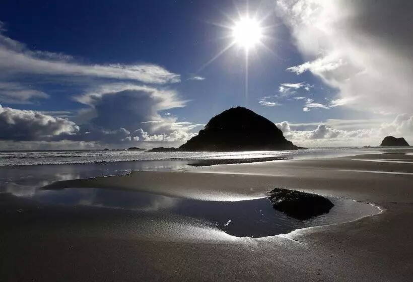 Brougham Heights Motel