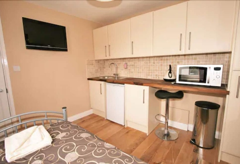 فندق Central Studios Gloucester Road By Roomsbooked   Free Parking