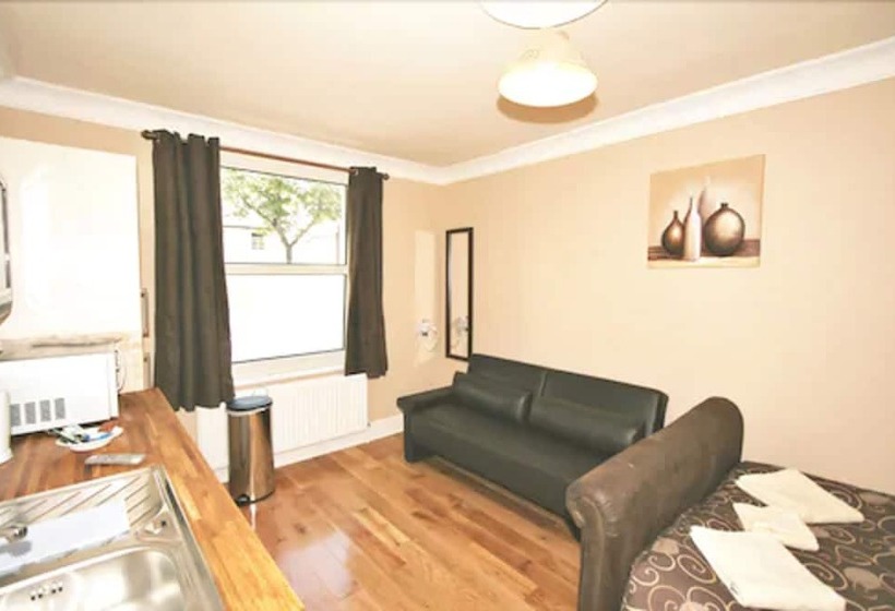 فندق Central Studios Gloucester Road By Roomsbooked   Free Parking