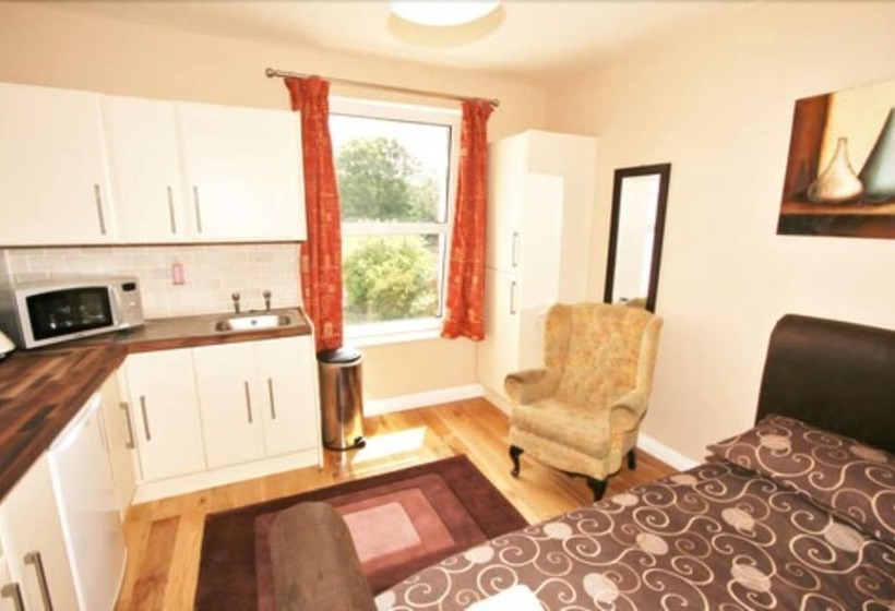 فندق Central Studios Gloucester Road By Roomsbooked   Free Parking