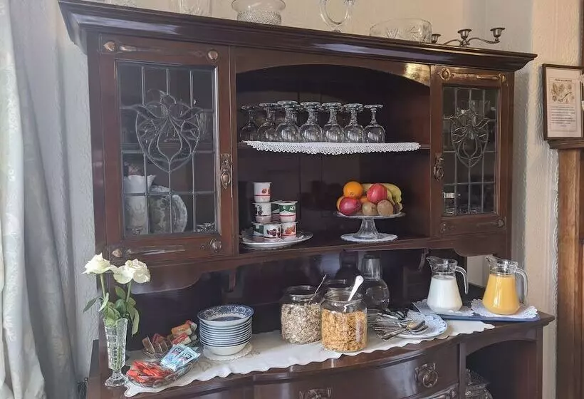 Отель The Sycamore Guest House