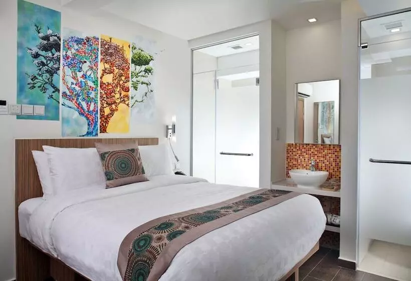 هتل Clover The Arts