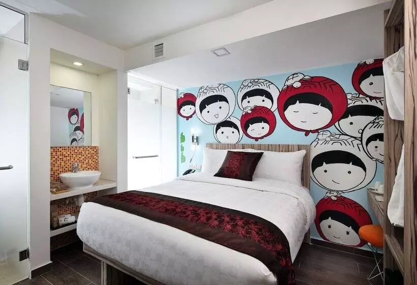 هتل Clover The Arts