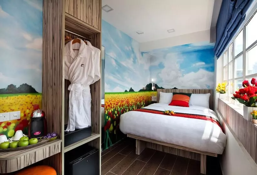 هتل Clover The Arts