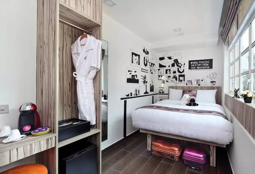 هتل Clover The Arts