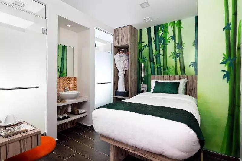 هتل Clover The Arts