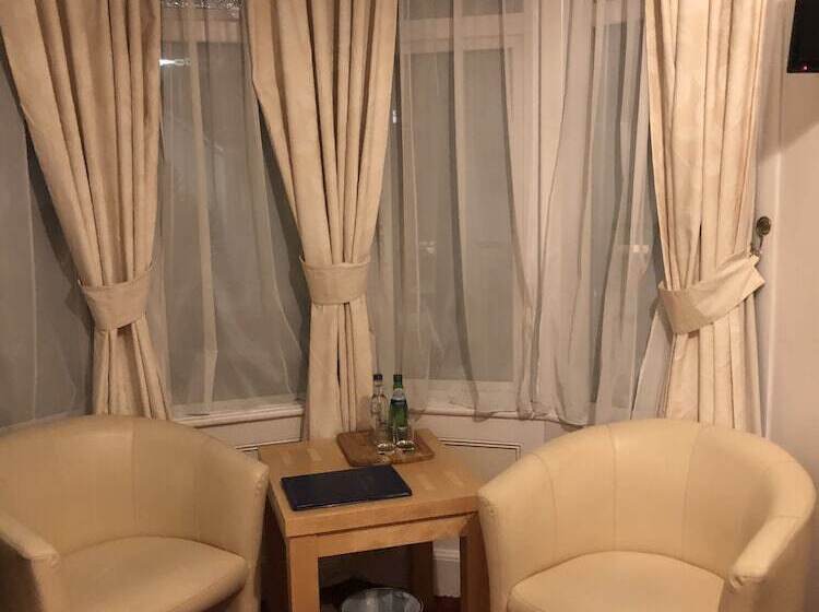 בית מלון כפרי Crown Lodge