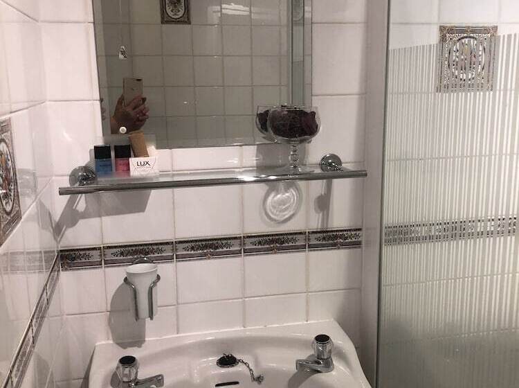 בית מלון כפרי Crown Lodge