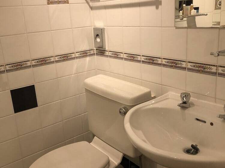 בית מלון כפרי Crown Lodge