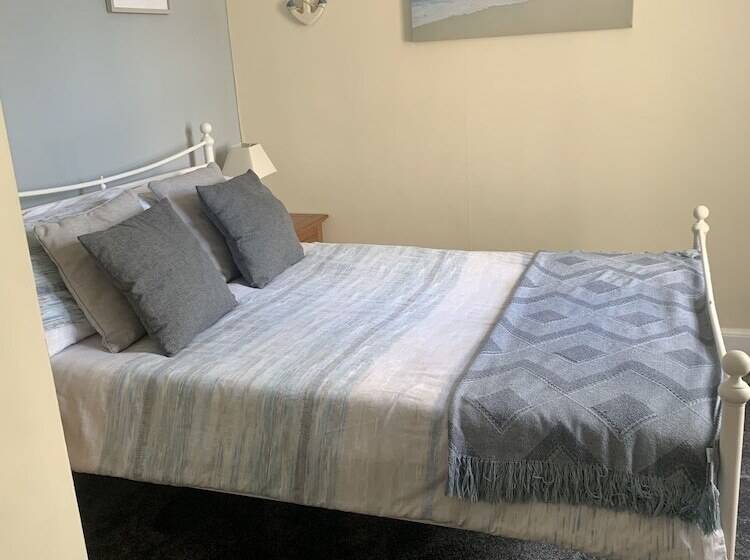 בית מלון כפרי Crown Lodge