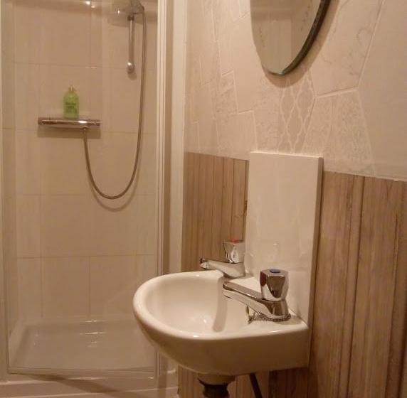 فندق East Midlands Guesthouse