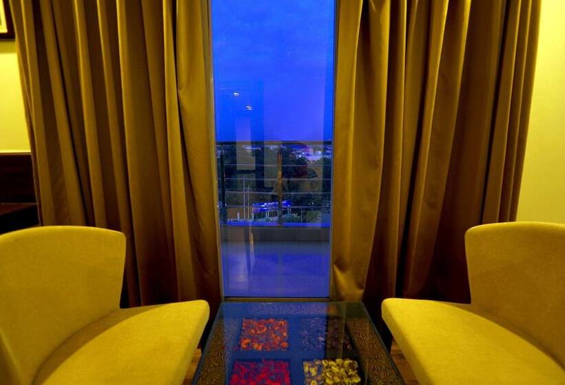 هتل Golden Tulip Haridwar